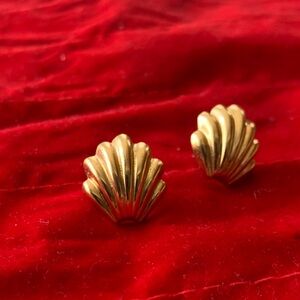 Elegant Gold Shell Earrings